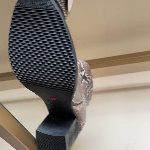 Blondo Waterproof snakeskin booties block Heel - Picture 4 of 9